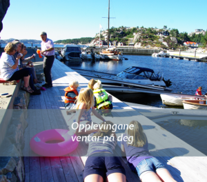 Familie på brygga Kråko Sjøhytteområde
